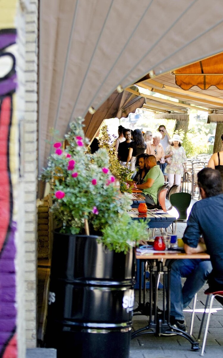 Street art en Bazar restaurant Iris van den Broek