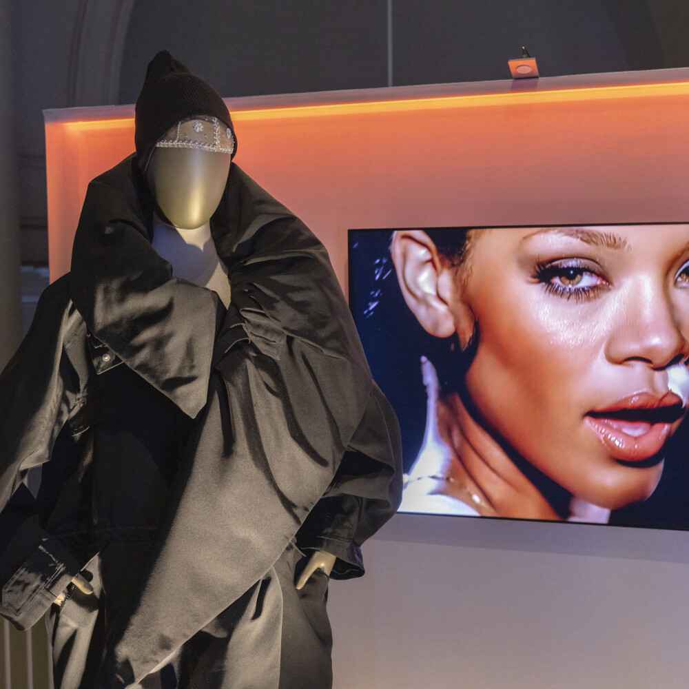 6 Rihanna MET ball gala look Diva Kunsthal Rotterdam