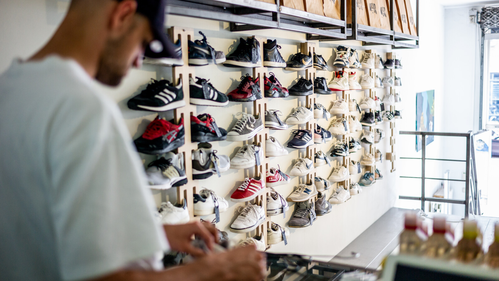 motief Lezen uitzetten 4x winkels voor de Rotterdamse sneaker liefhebber! | #RotterdamCentrum